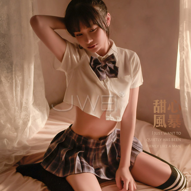 幸福包圍．百褶短裙學生套裝四件組(甜心風暴)
